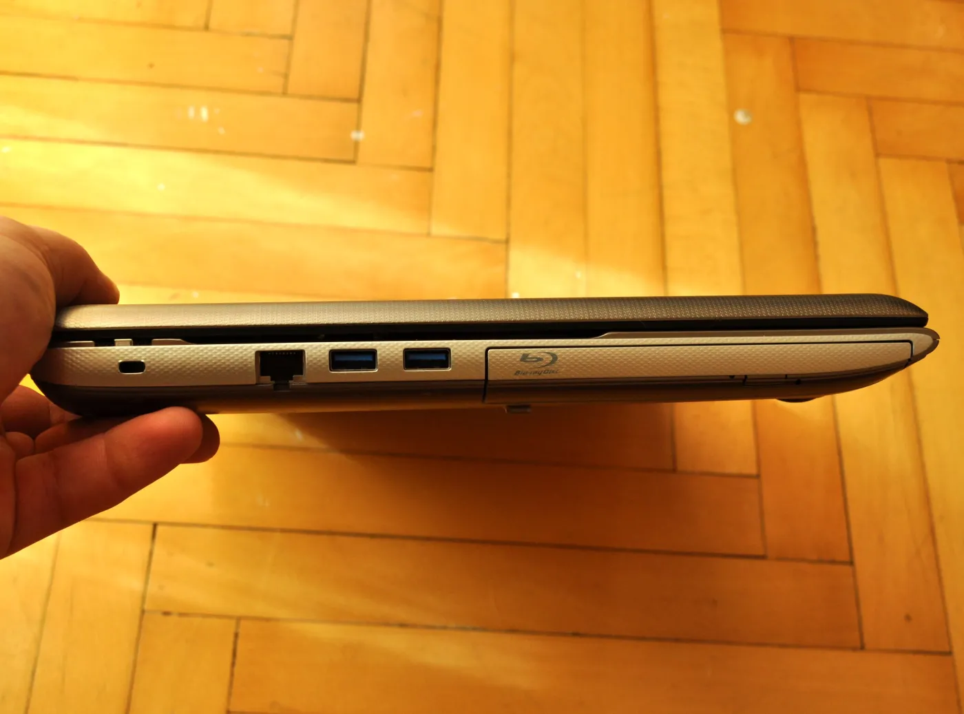 3909141-toshiba-p875.jpg