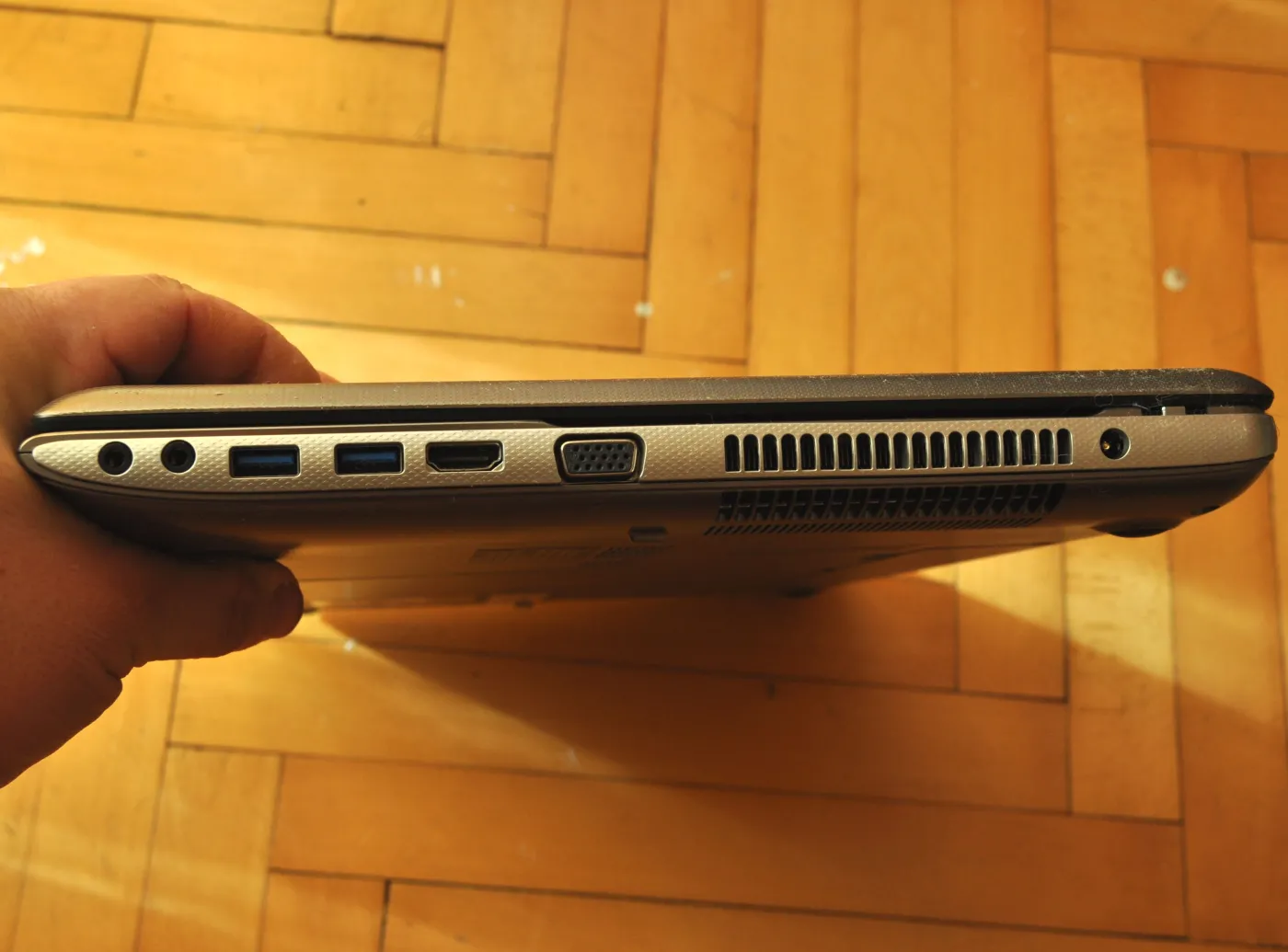 3909284-toshiba-p875.jpg