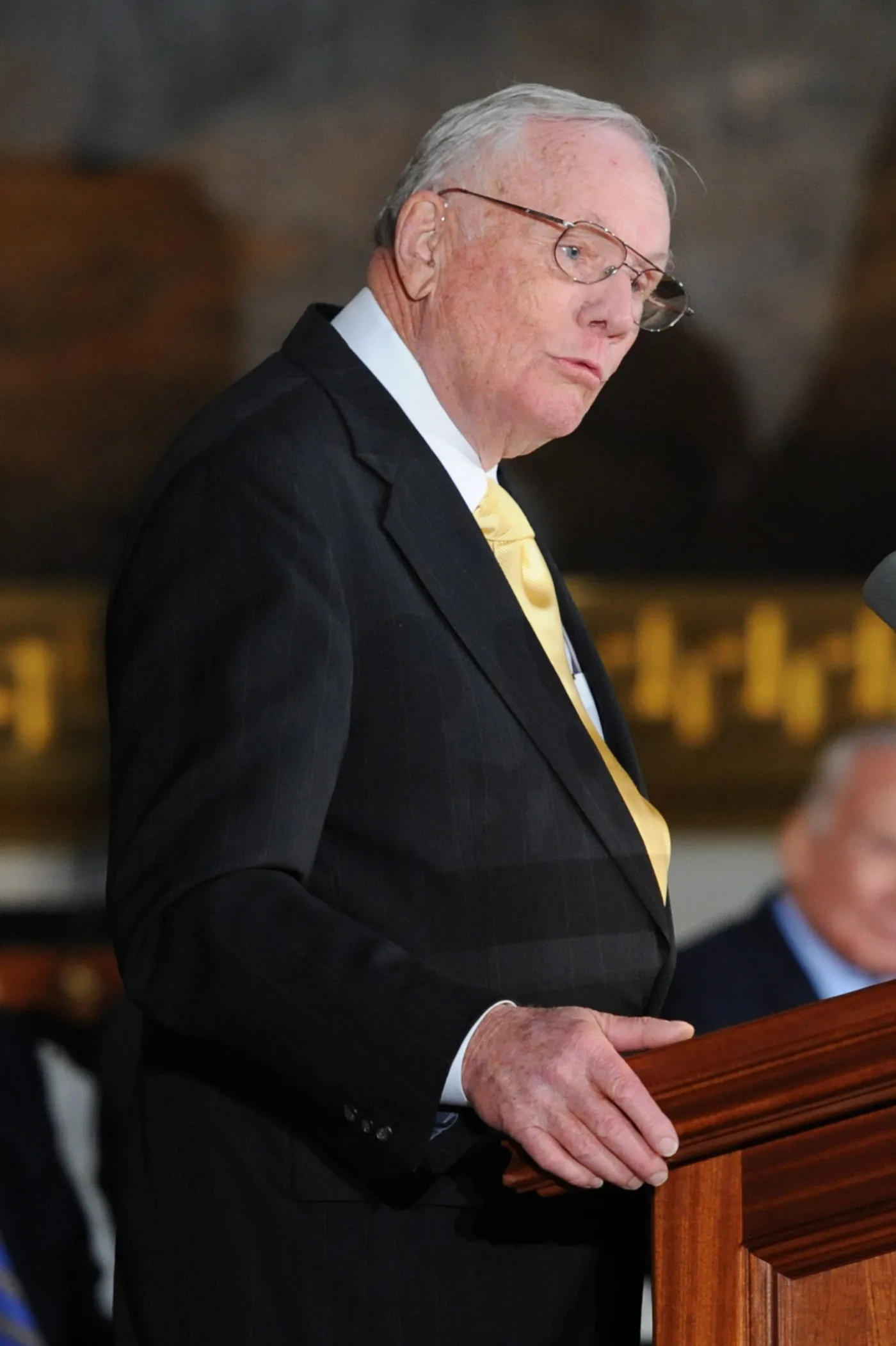 3941042-neil-armstrong.jpg