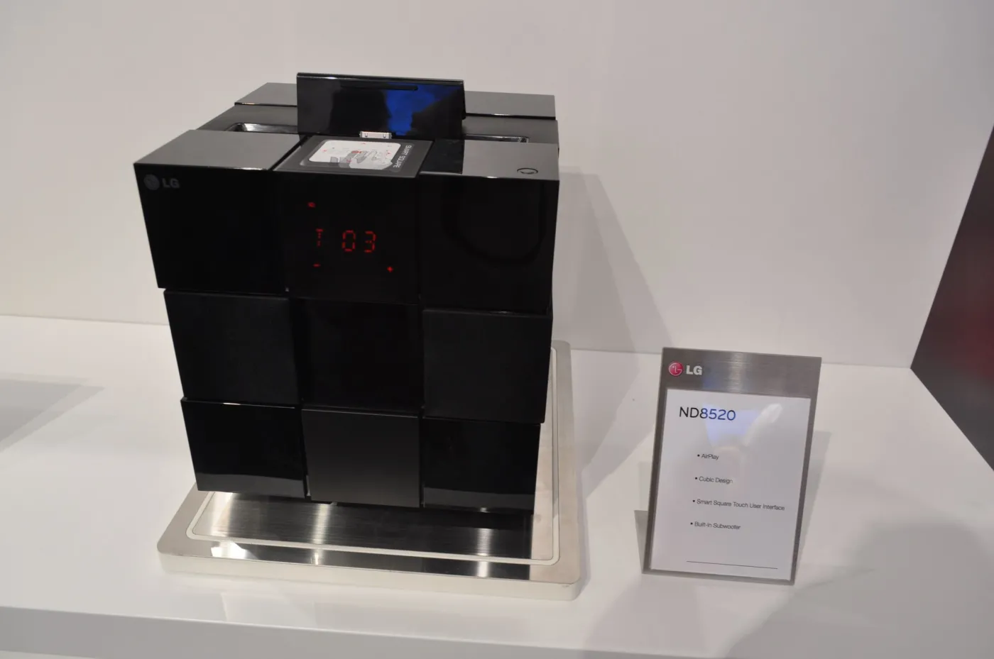 3975515-lg-cube-dock.jpg