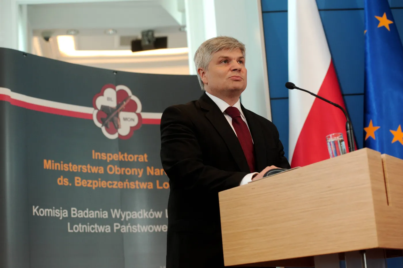 Rząd wesprze konkurencję dla zespołu Macierewicza