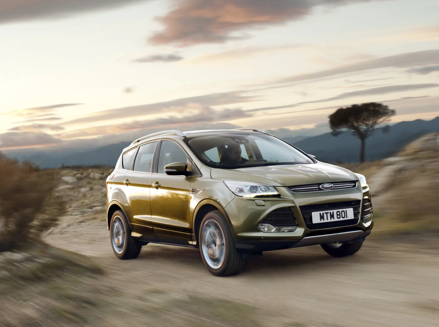 4361782-ford-kuga-011.jpg