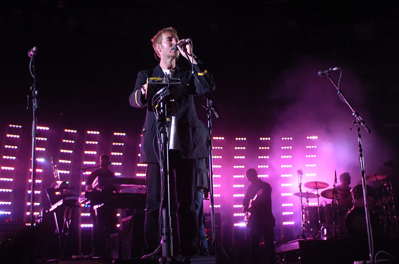 4304836-massive-attack.jpg