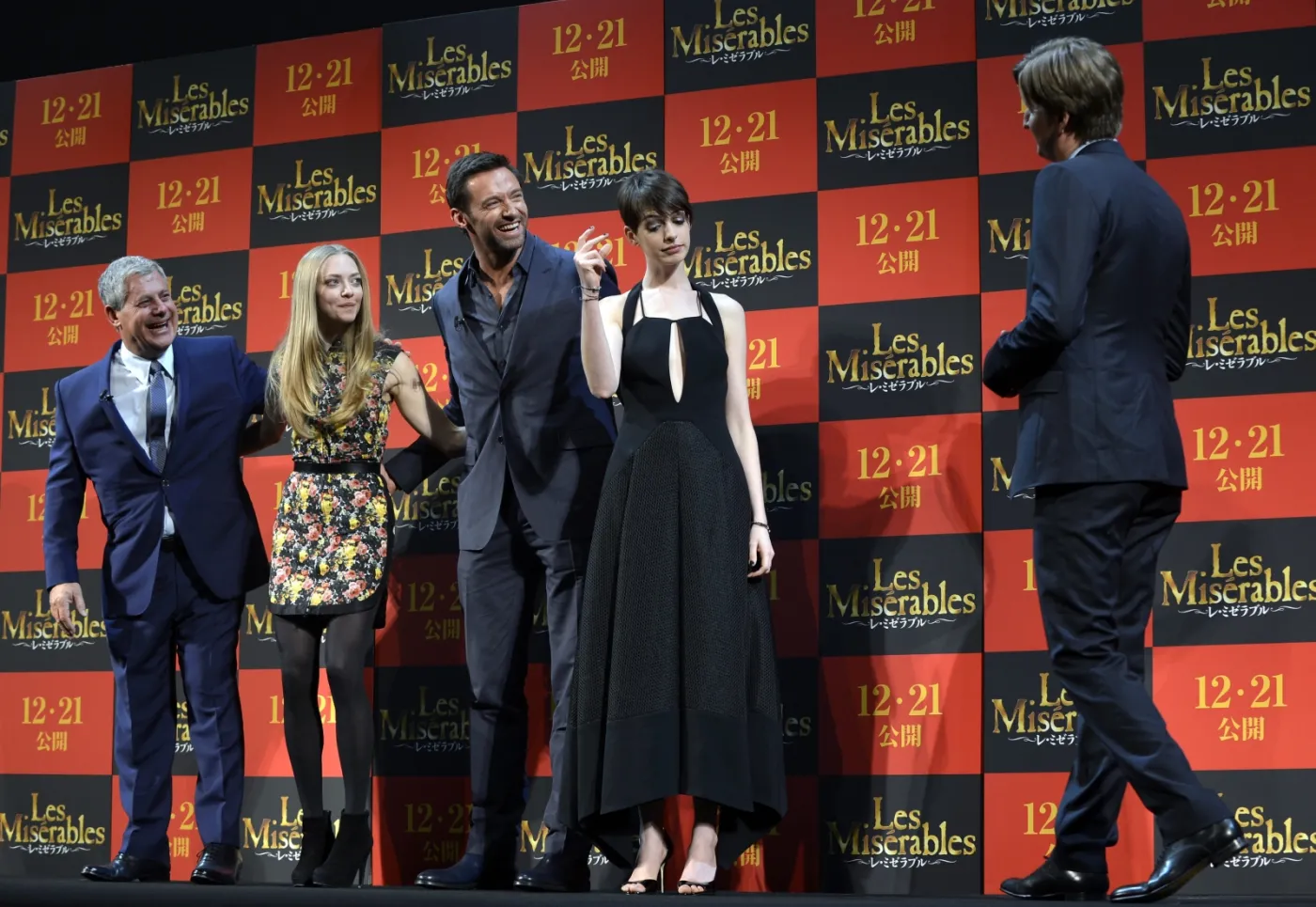 4334073-les-mis-rables.jpg