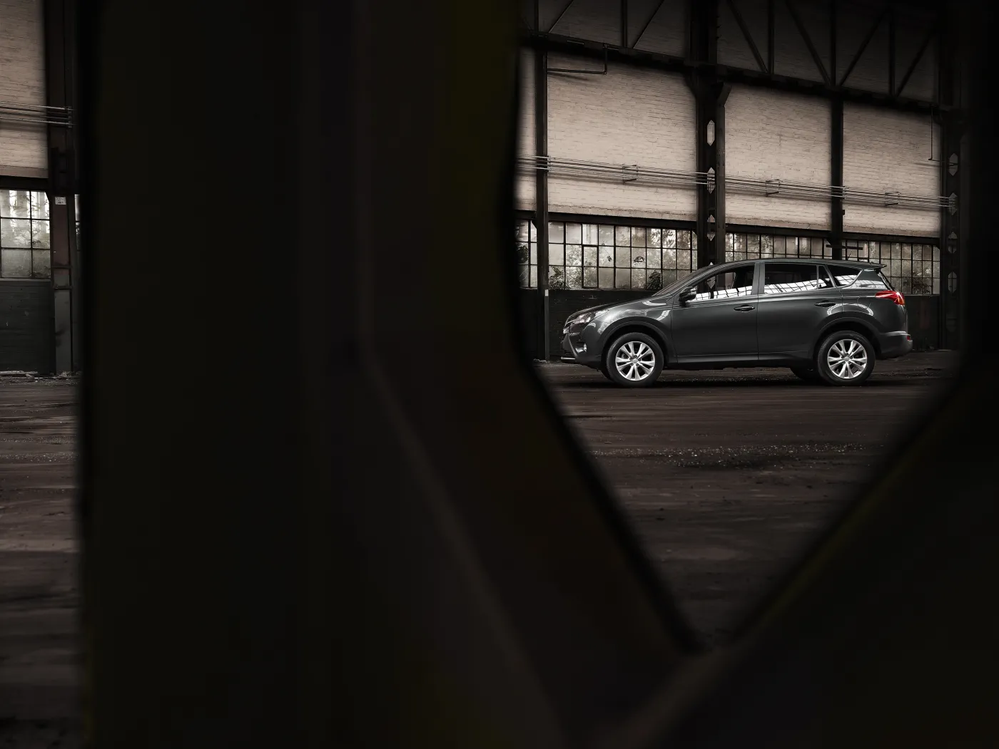 Większa i bardziej oszczędna. Toyota ujawnia nową generację RAV4. Zobacz zdjęcia