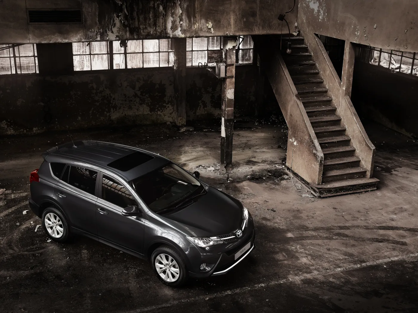 4340469-rav-4-2013-11.jpg