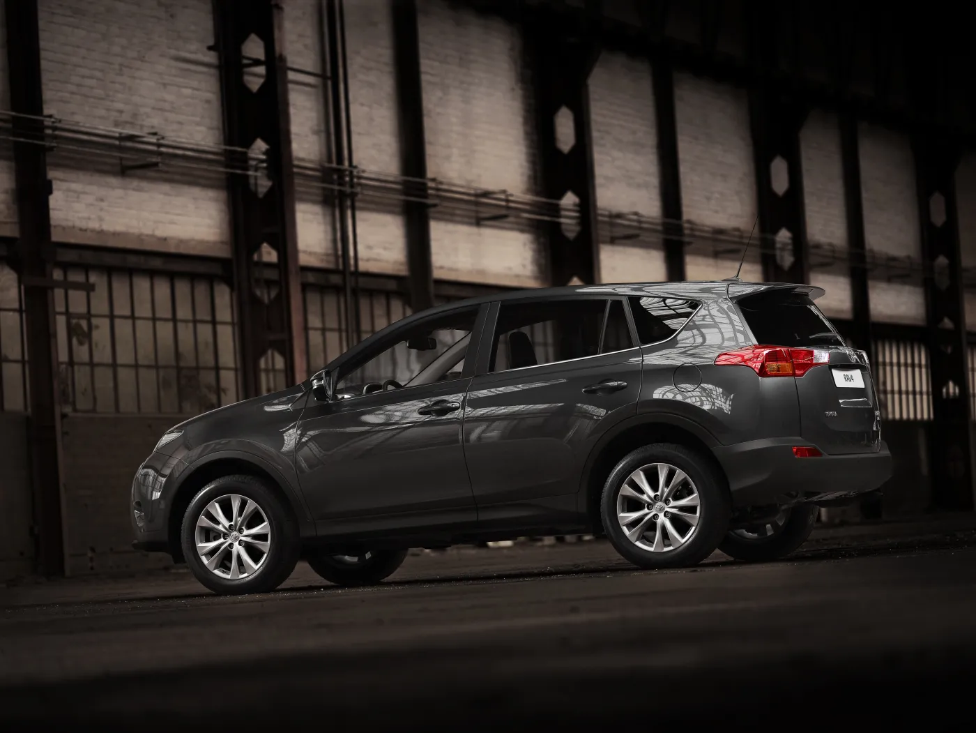 4340353-rav-4-2013-9.jpg