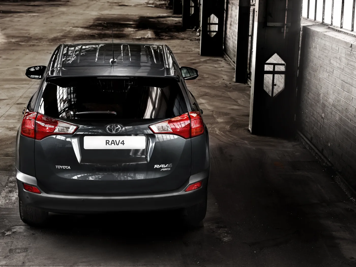 4340382-rav-4-2013-10.jpg