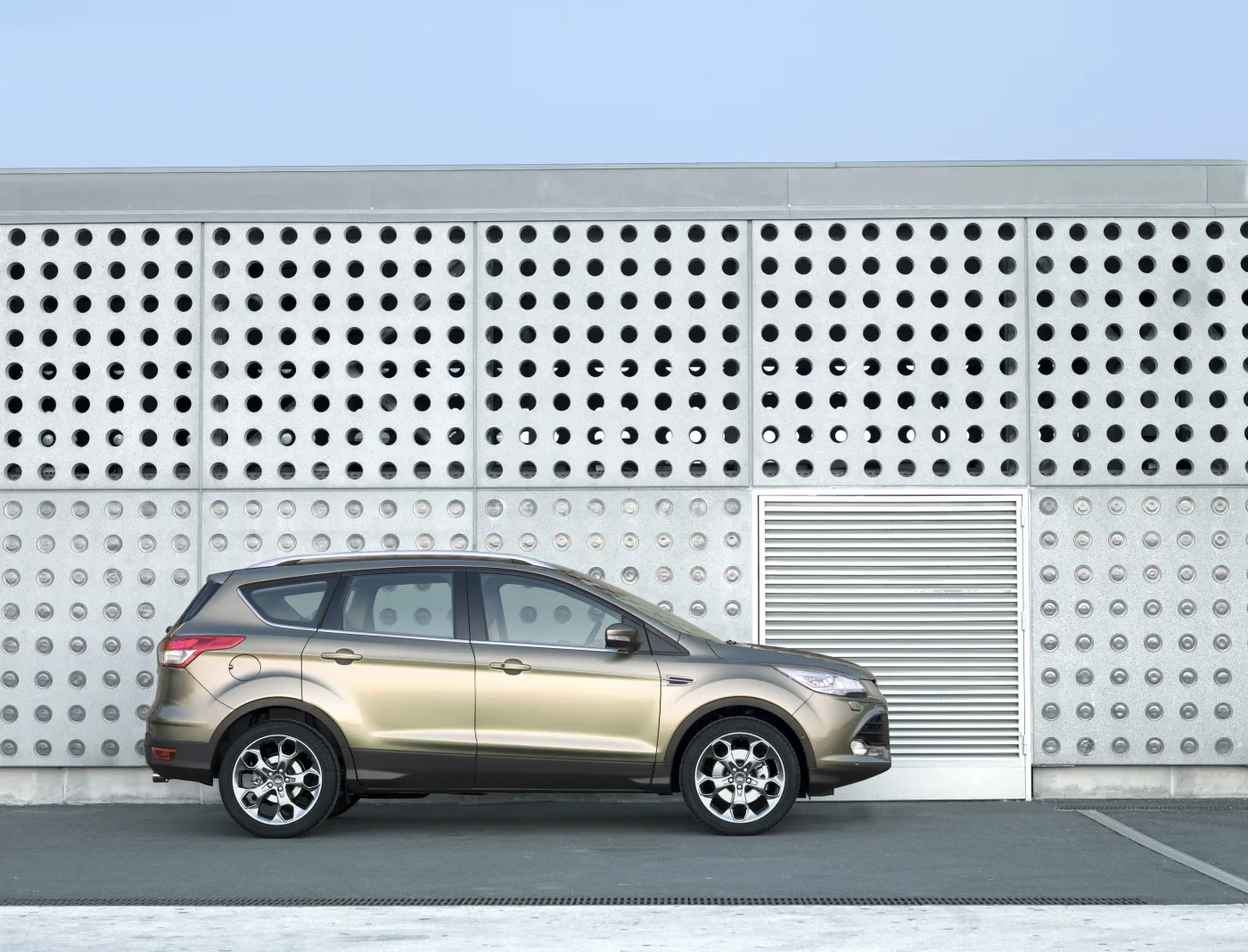 4361608-ford-kuga-001.jpg