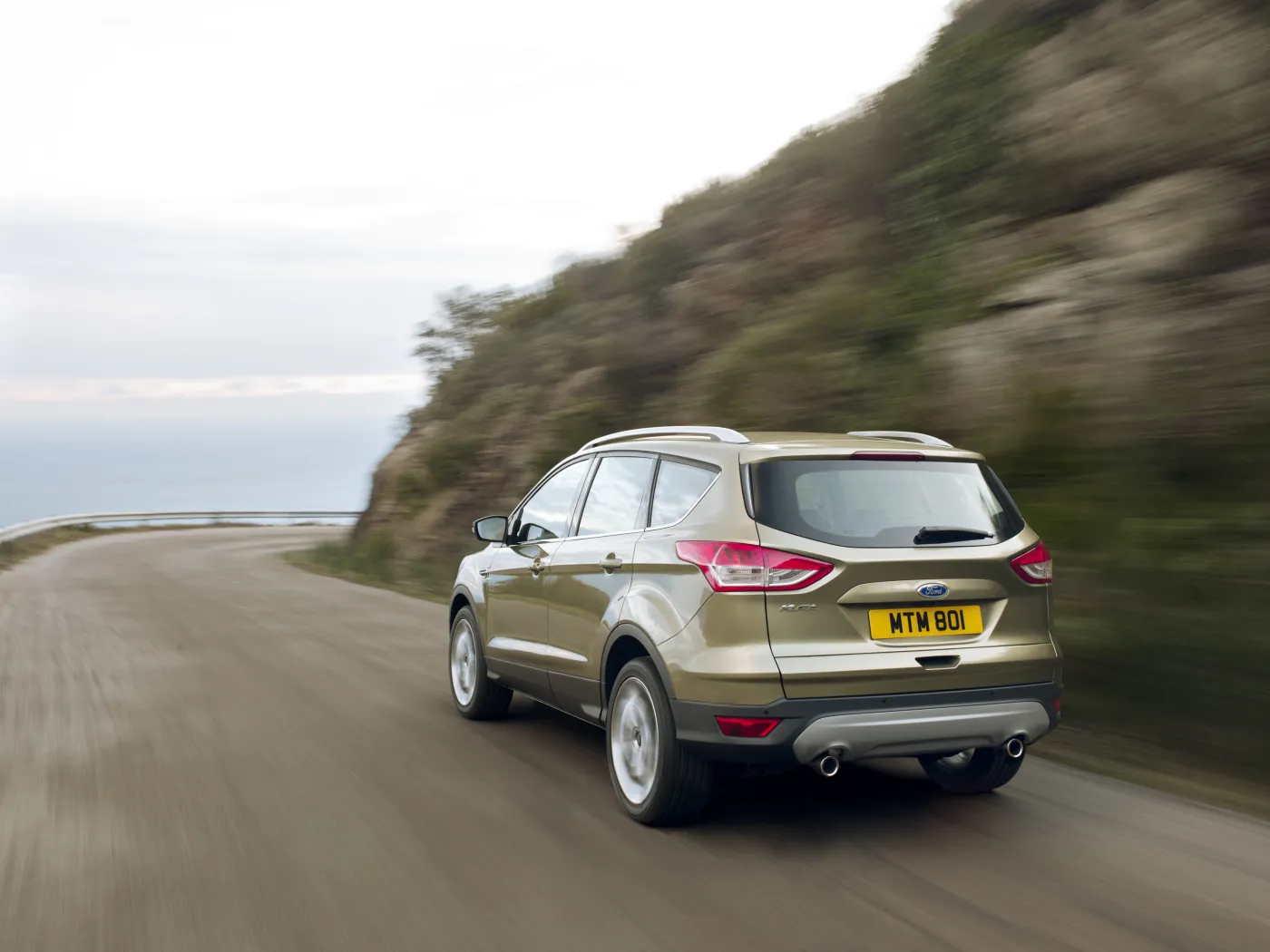 4361811-ford-kuga-012.jpg