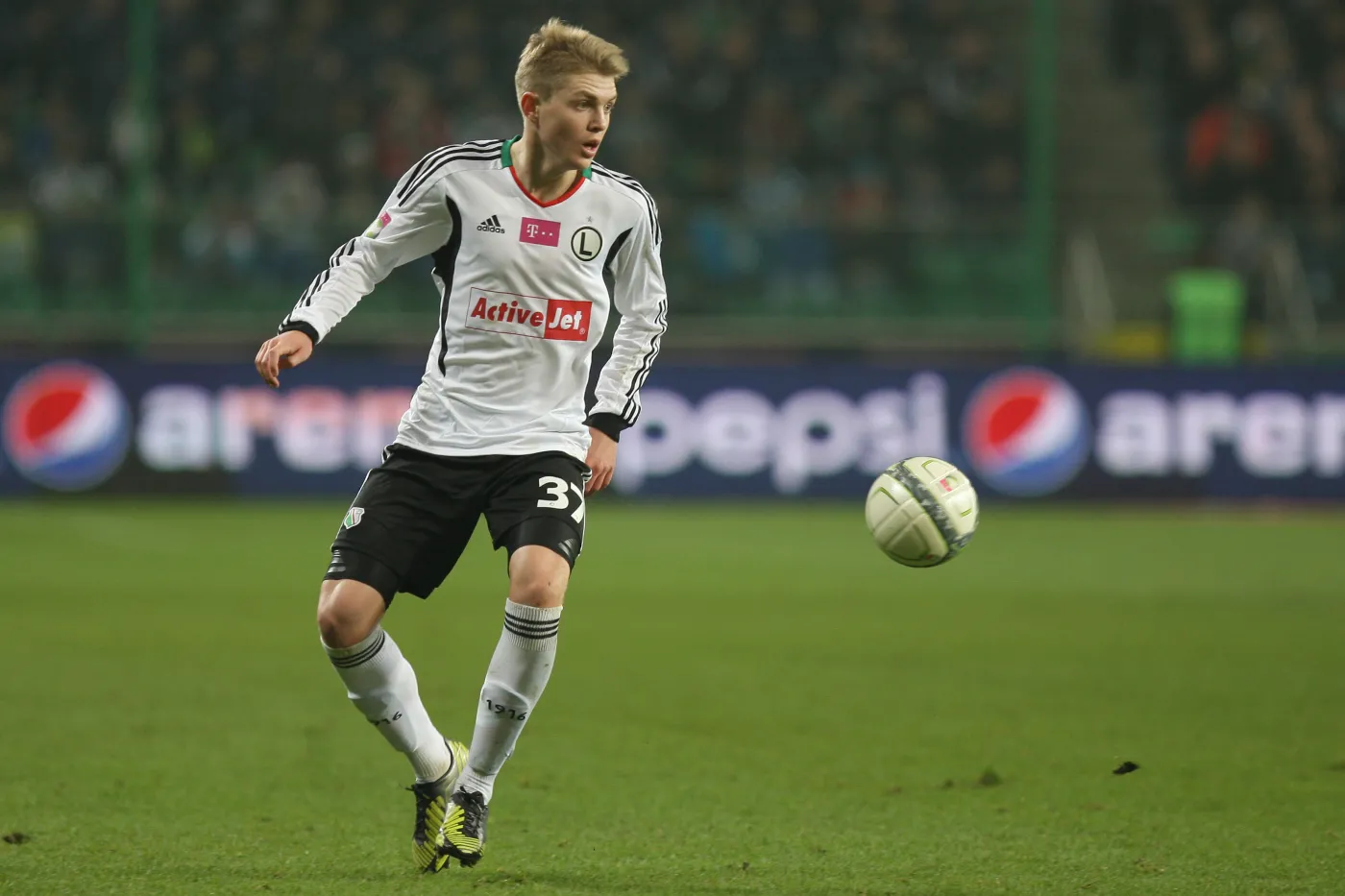 4380619-dominik-furman.jpg