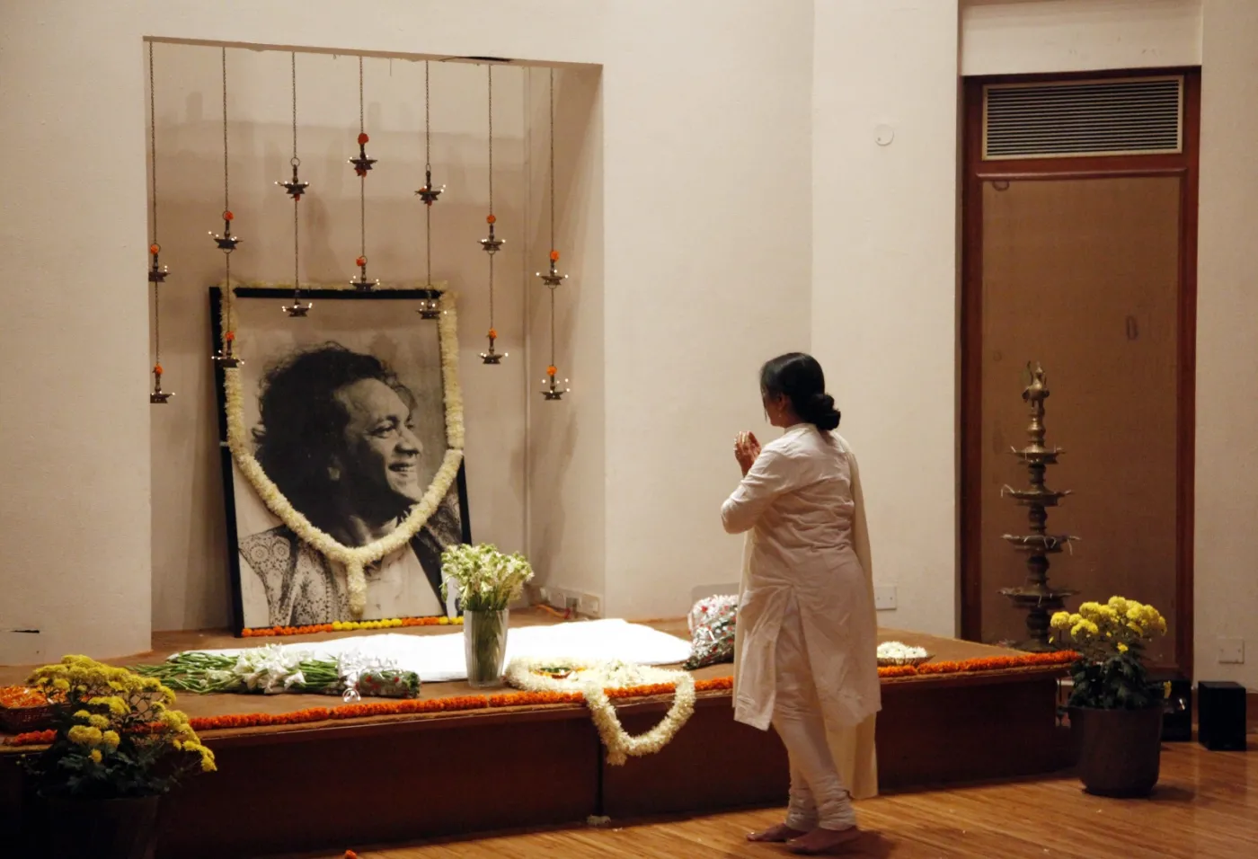 4392898-ravi-shankar.jpg