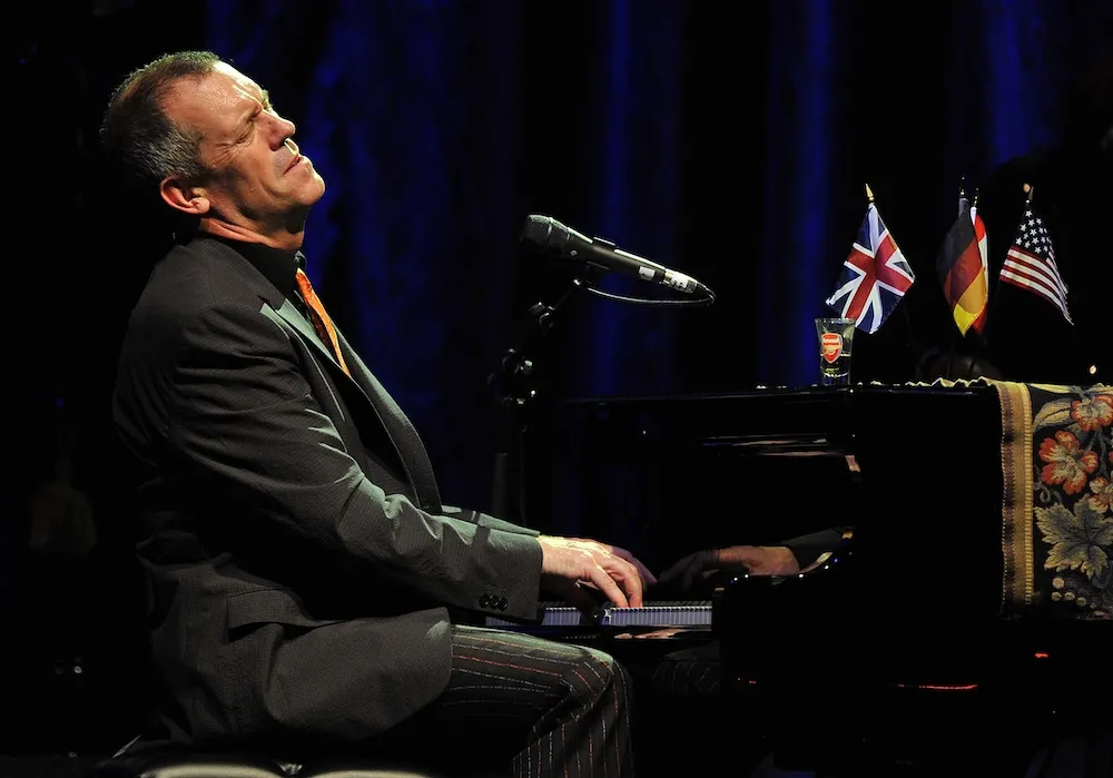 4833303-hugh-laurie.jpg