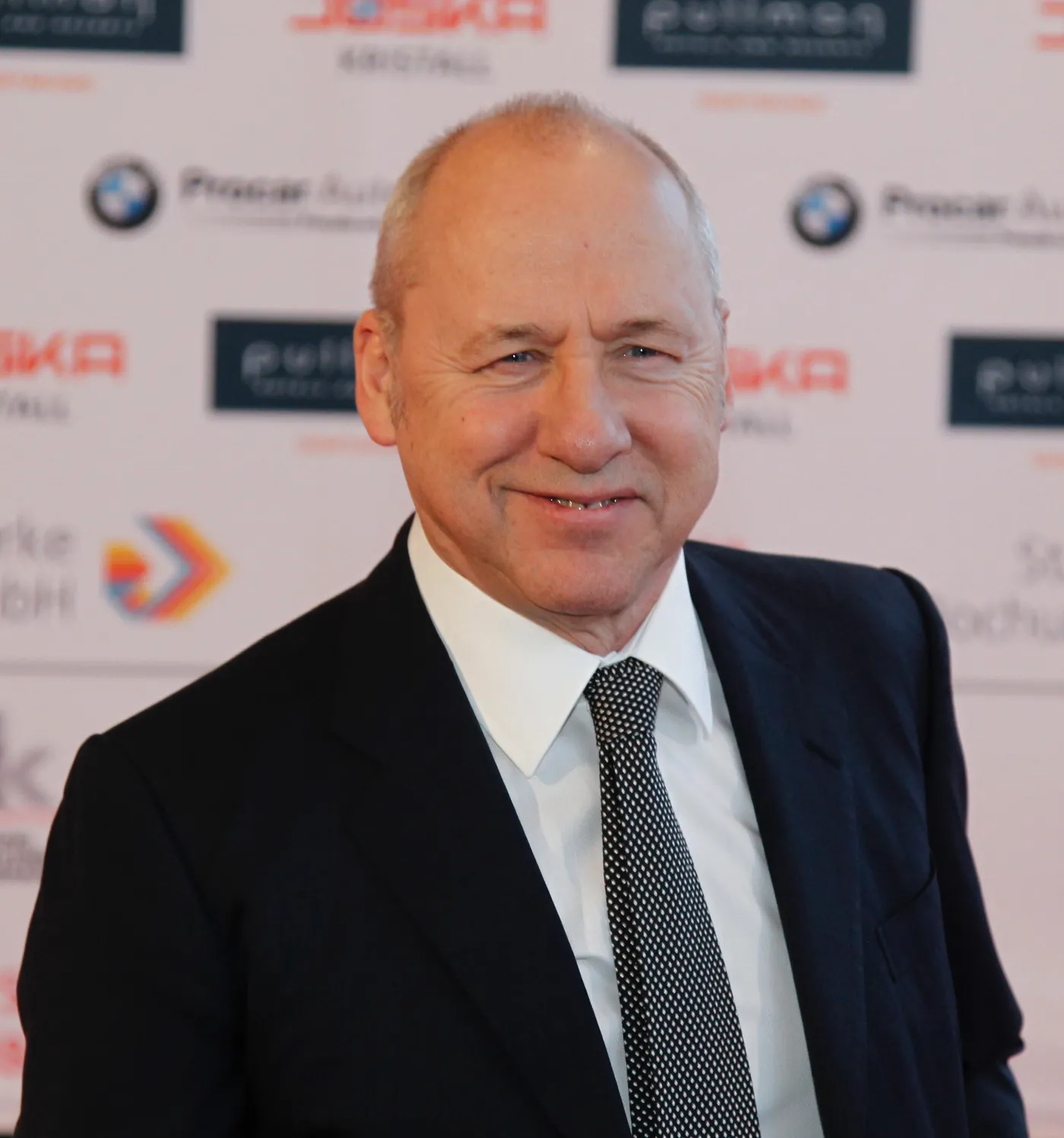 4926861-mark-knopfler.jpg