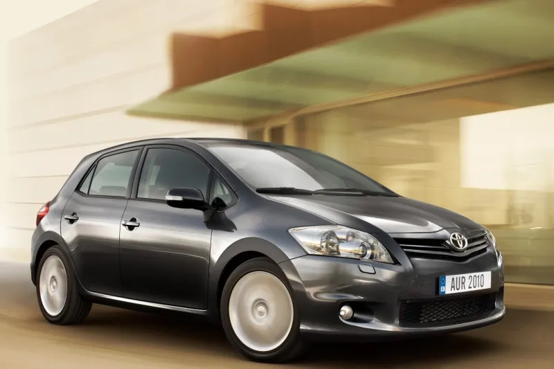 3265571-toyota-auris.jpg