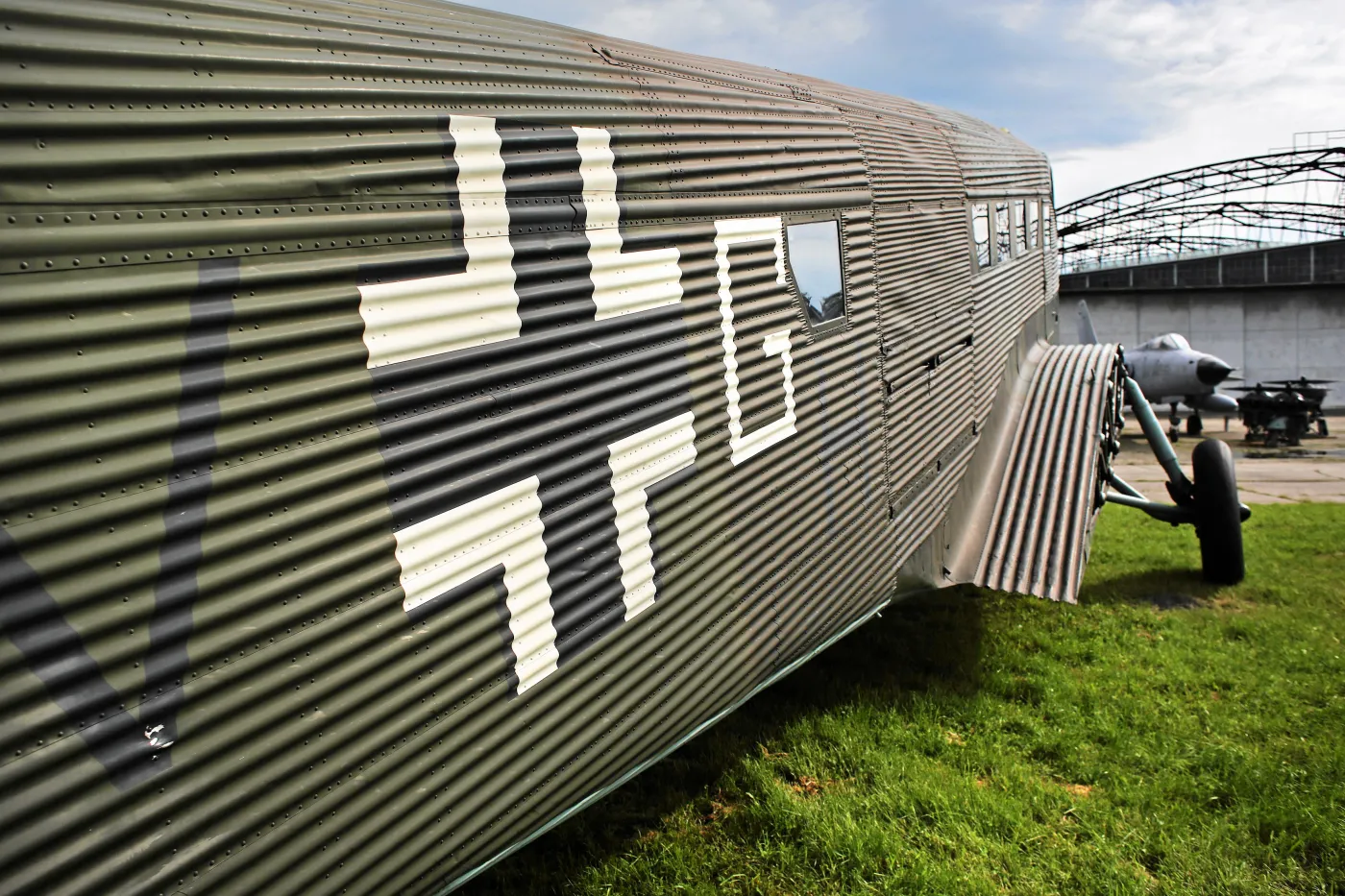 5001441-junkers-ju52.jpg