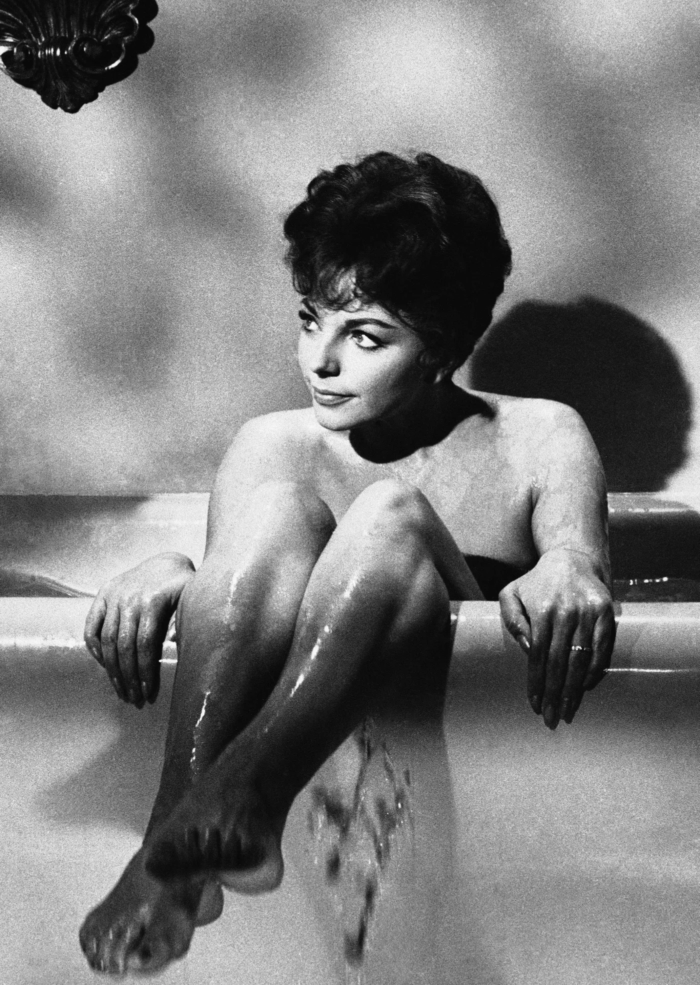 5005041-joan-collins.jpg