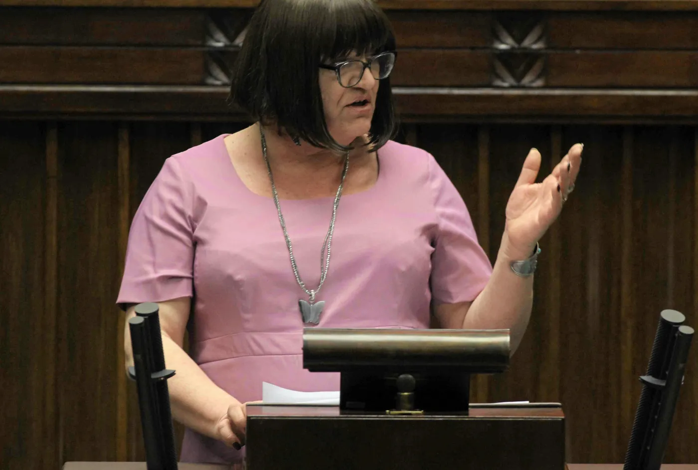 Kontrowersyjne flagi Anny Grodzkiej znikną? Urzędnicy zabrali głos 