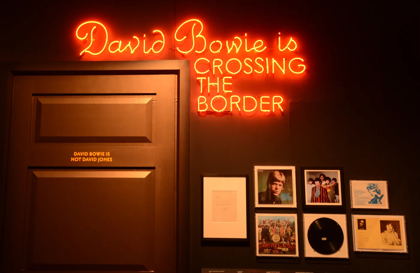 4761298-david-bowie-is.jpg