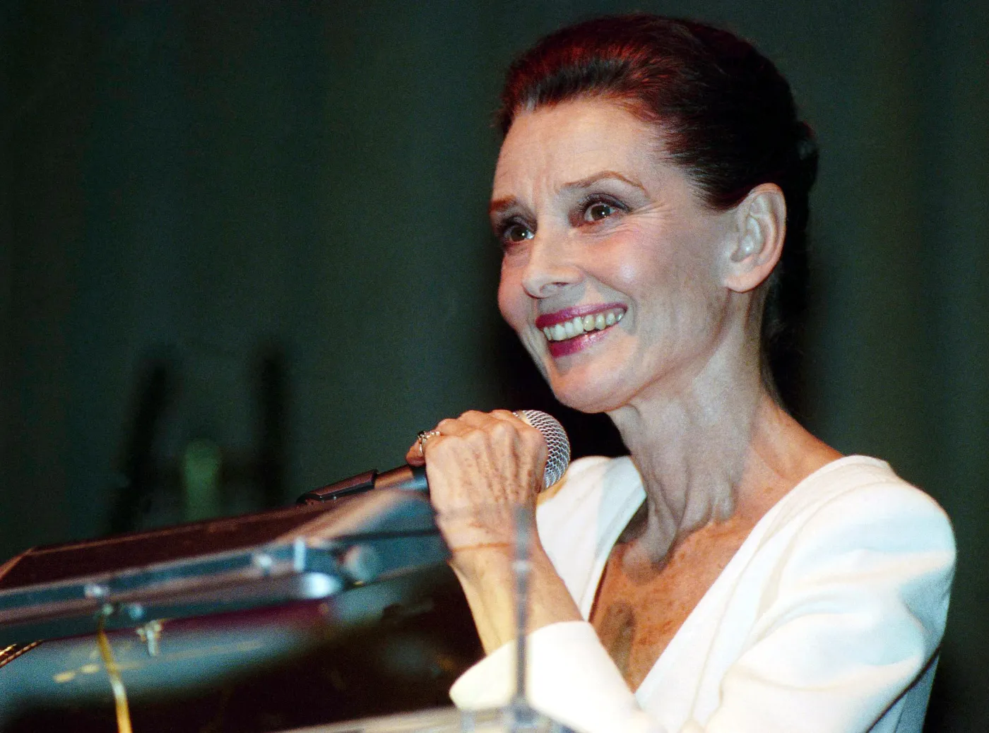 4802841-audrey-hepburn.jpg