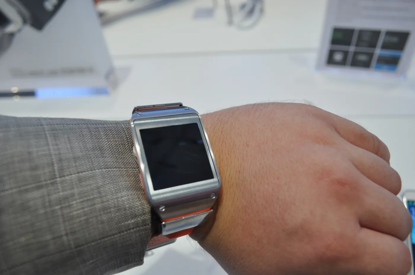5379886-samsung-gear.jpg
