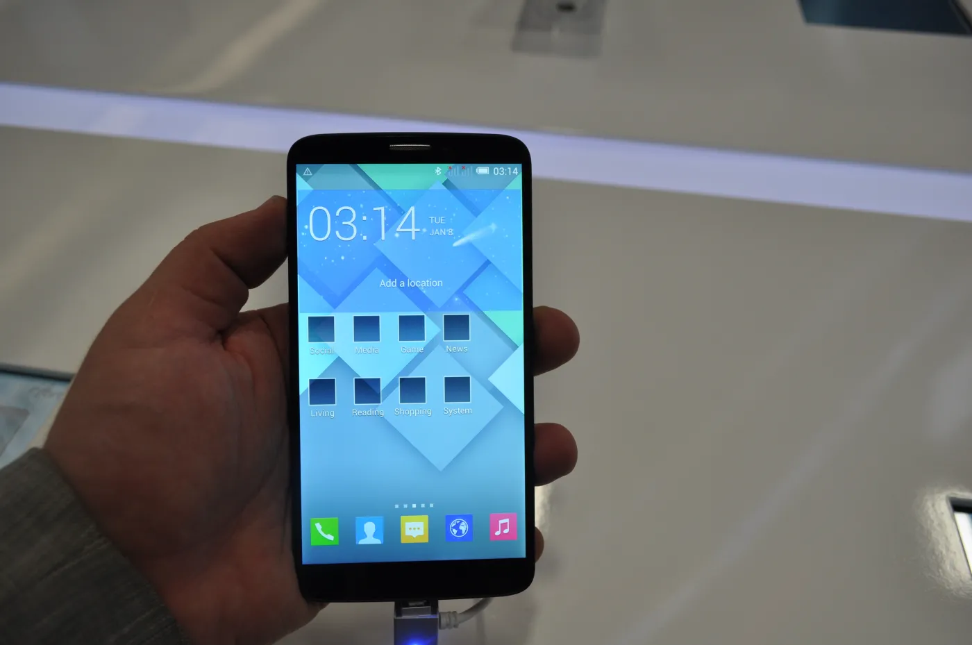 5389056-alcatel-hero.jpg