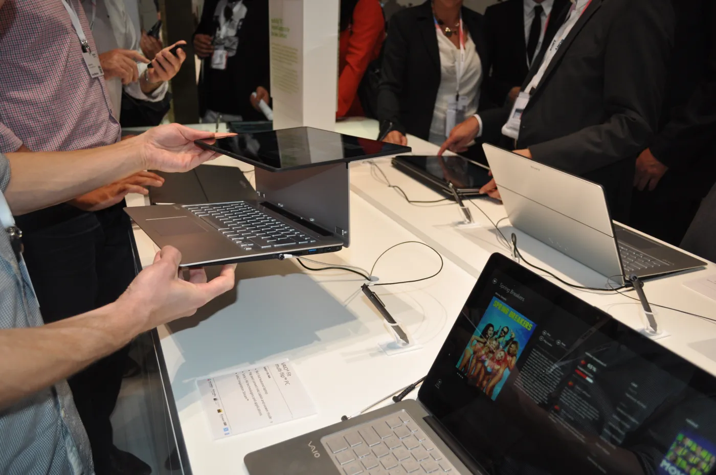5389172-sony-vaio-fit.jpg