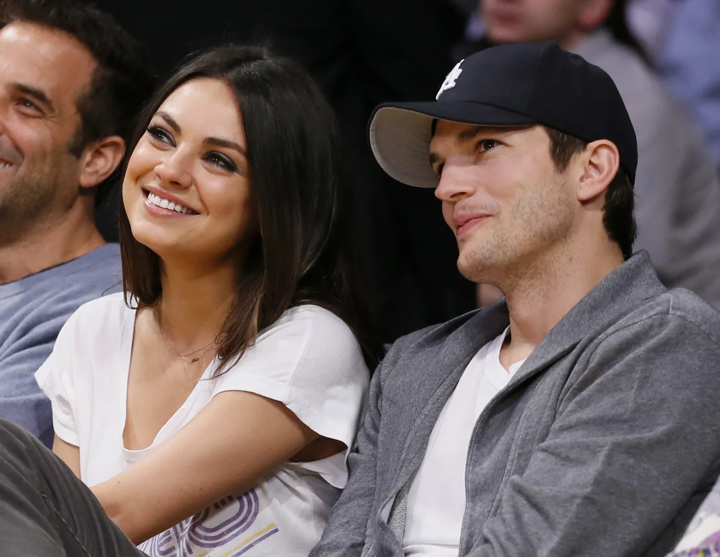 5436225-ashton-kutcher.jpg