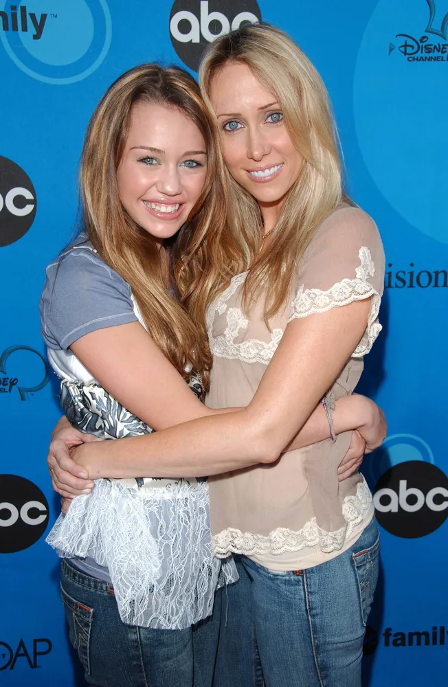 5441319-miley-cyrus.jpg