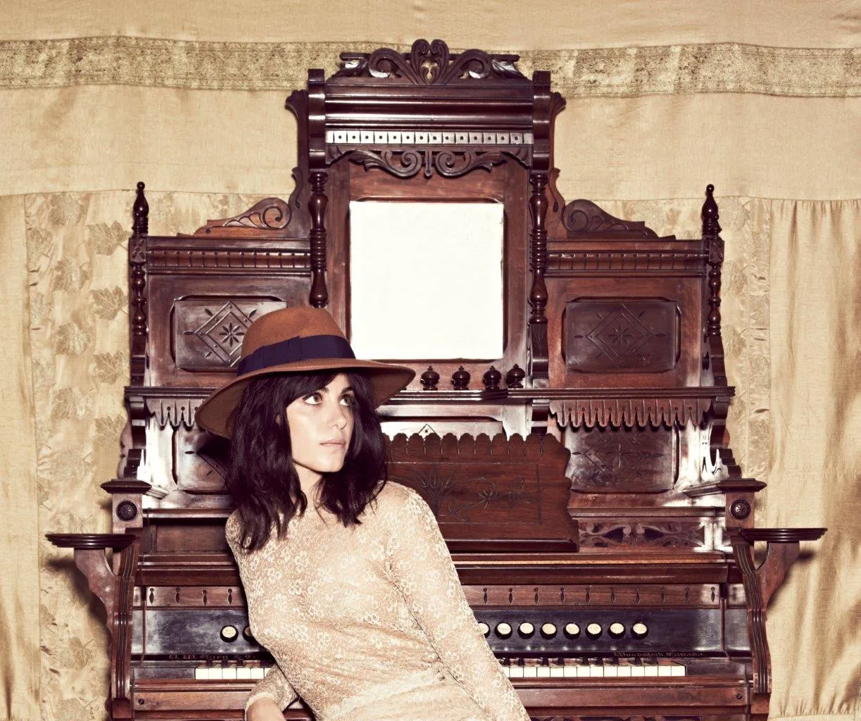 5496278-katie-melua.jpg