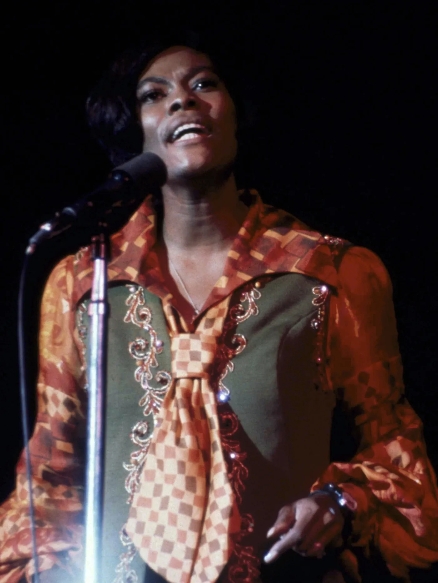 5189323-dionne-warwick.jpg
