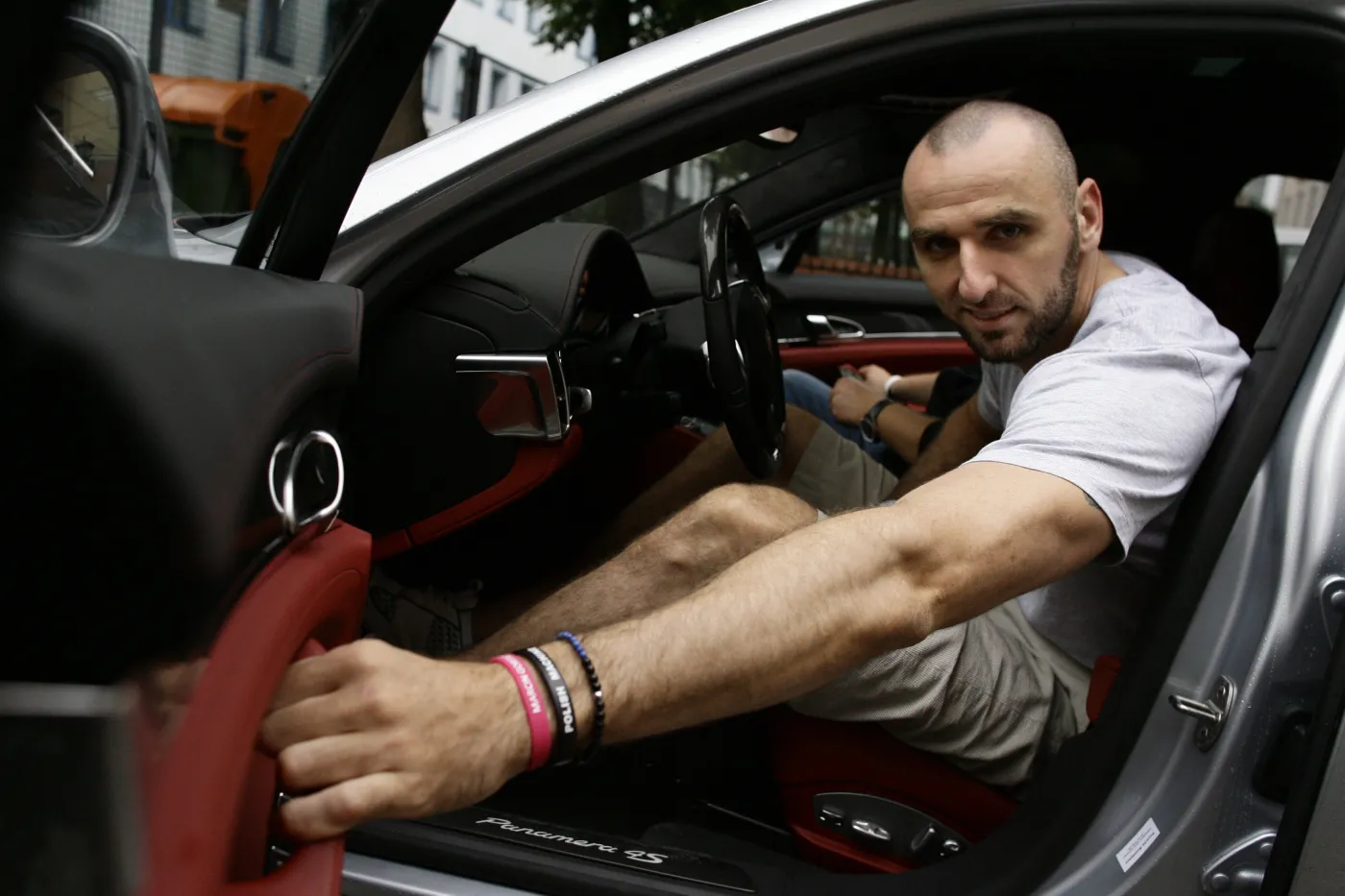 Nowa fura Gortata i F-16! Porsche panamera za kosmiczne pieniądze. Zdjęcia