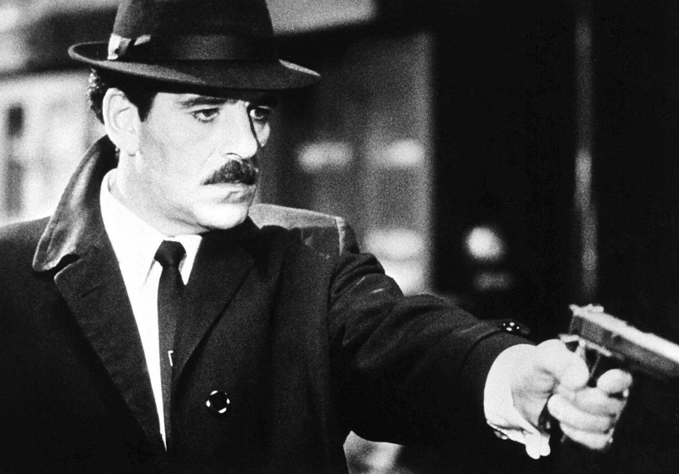 5222167-dennis-farina.jpg