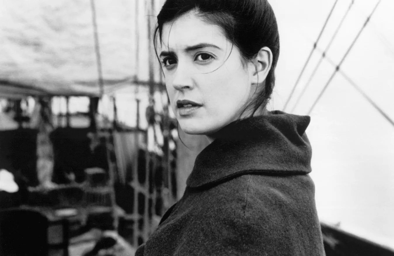 5224368-phoebe-cates.jpg