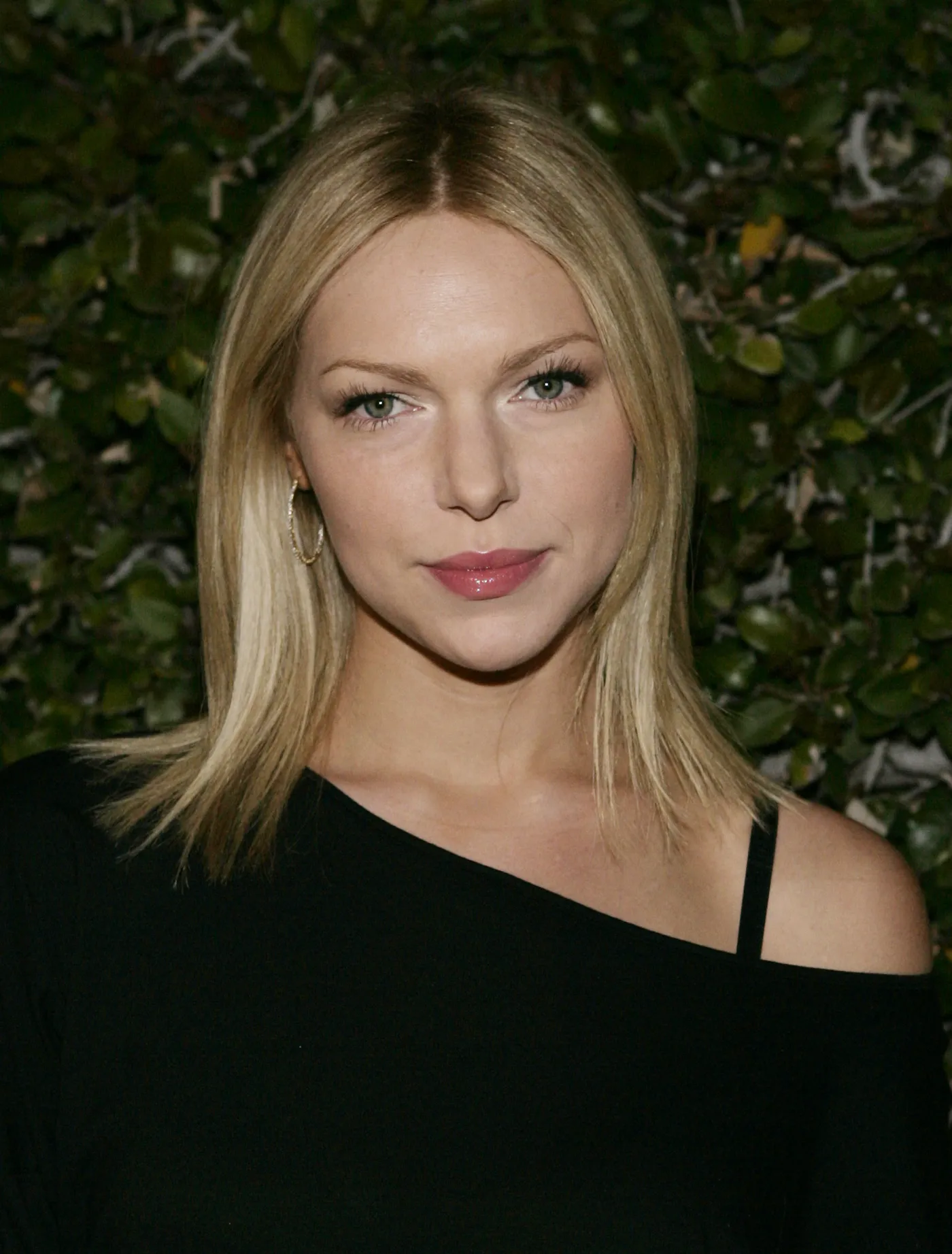 5678990-laura-prepon.jpg