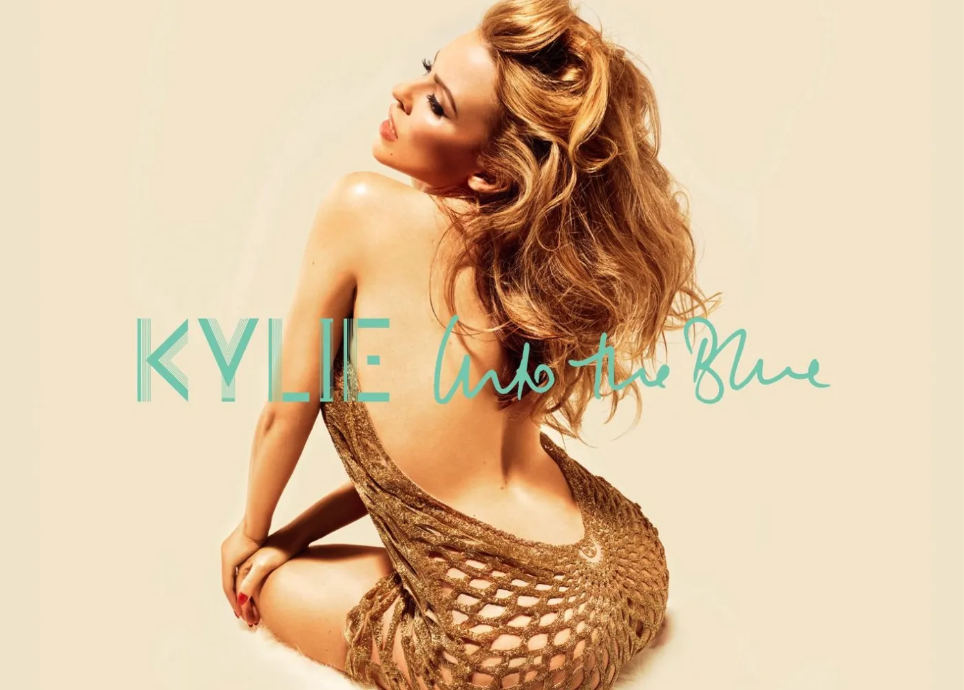 Kylie Minogue pisze szminką na lustrze