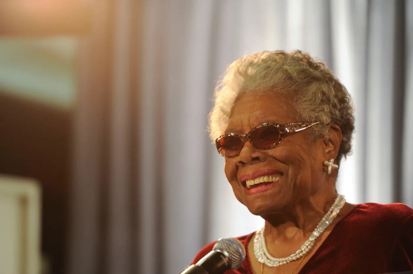5499254-maya-angelou.jpg