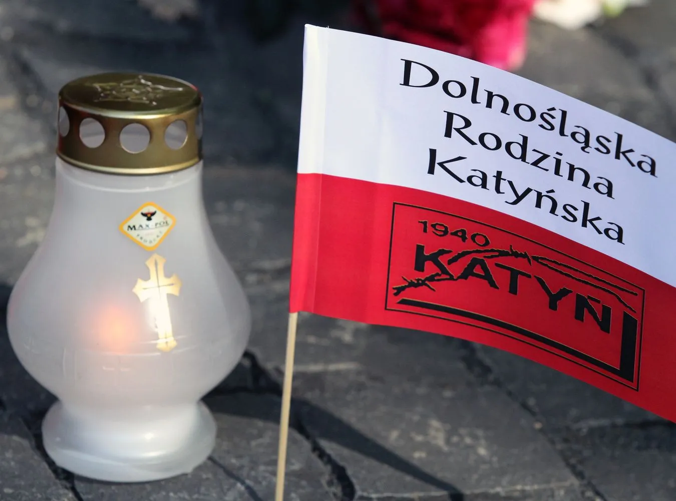 Rząd poparł wniosek krewnych ofiar Katynia 