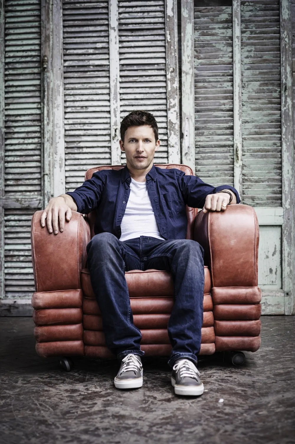 5551749-james-blunt.jpg