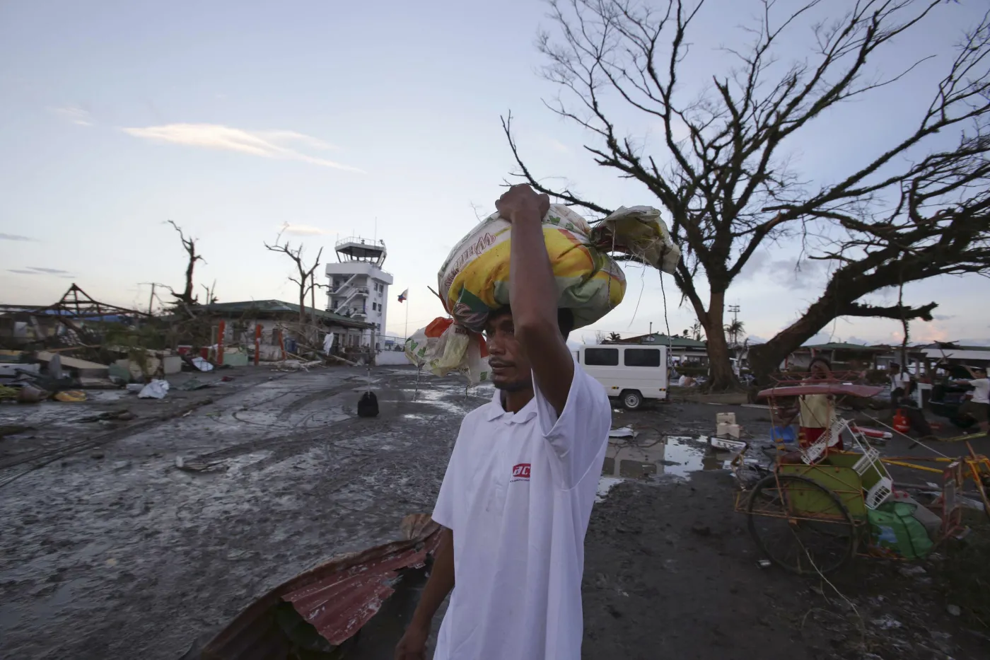 5616425-tajfun-haiyan.jpg