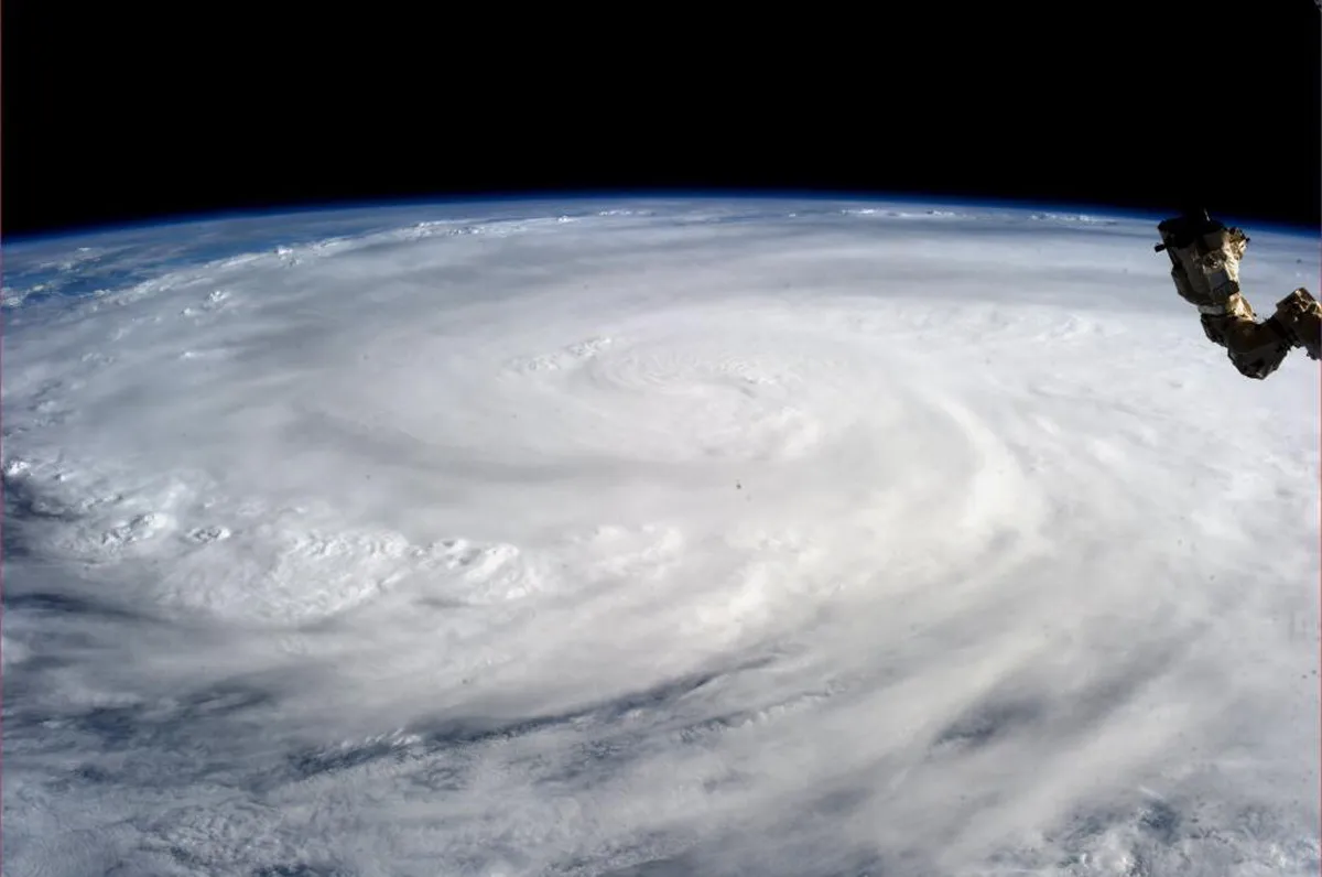 5616367-tajfun-haiyan.jpg