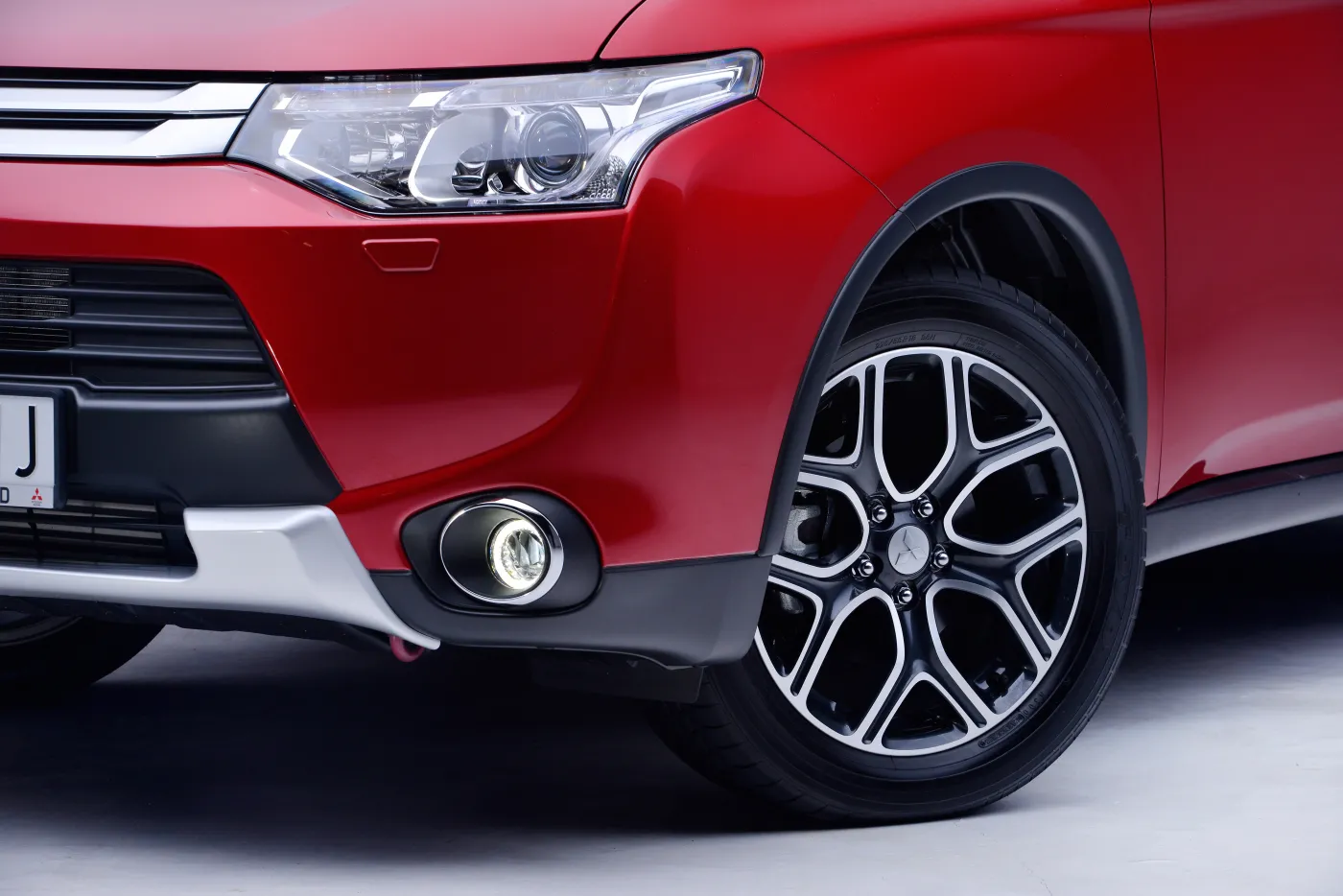 Japończyk z nową twarzą już Polsce! Zobacz, jak wygląda mitsubishi outlander. Pierwsze ZDJĘCIA