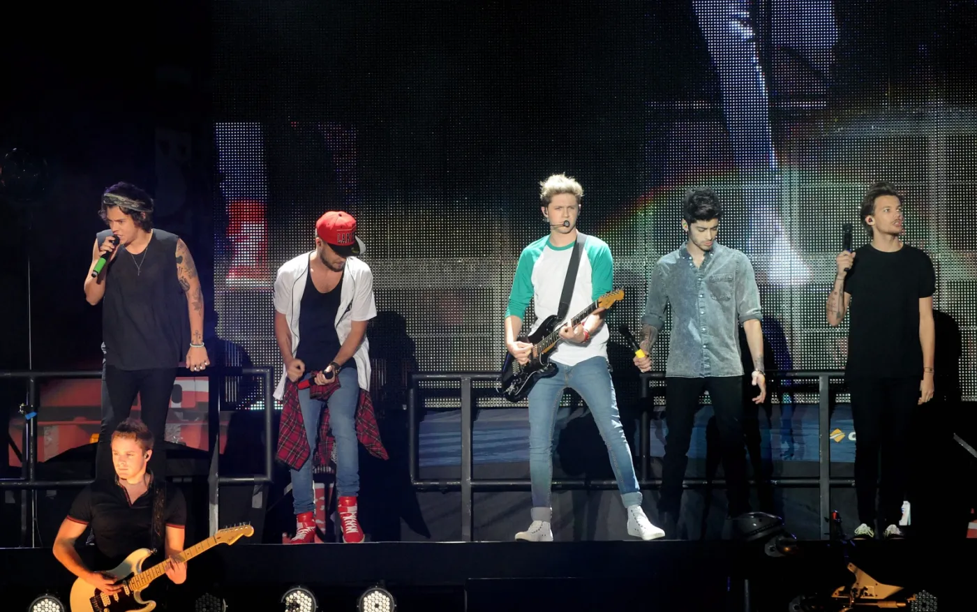 6239371-one-direction.jpg