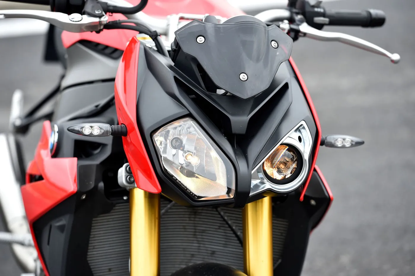 6243526-bmw-r-1000-s.jpg