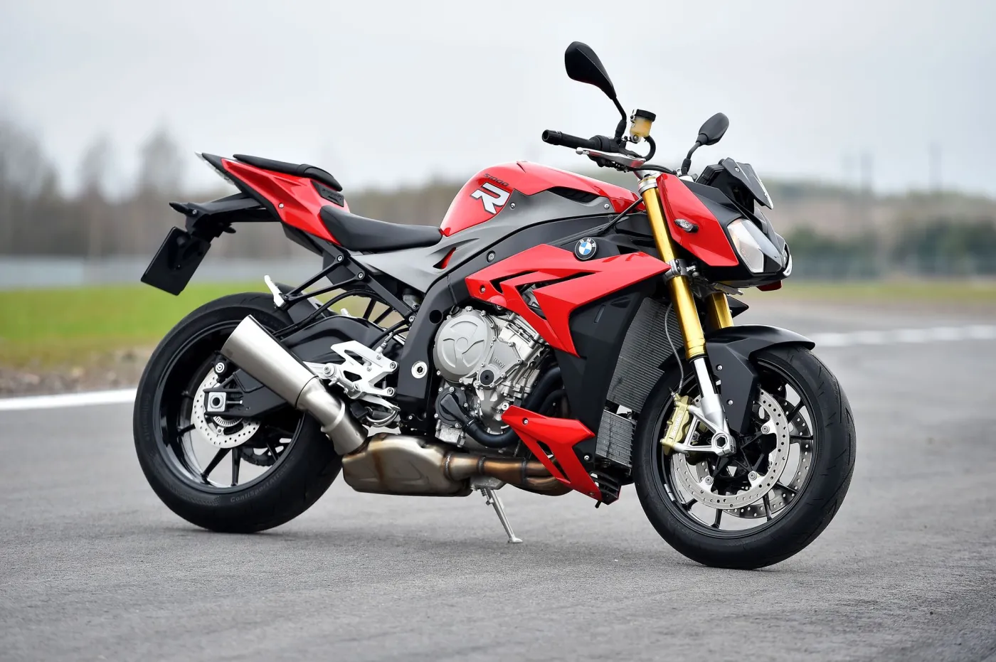 6243335-bmw-r-1000-s.jpg