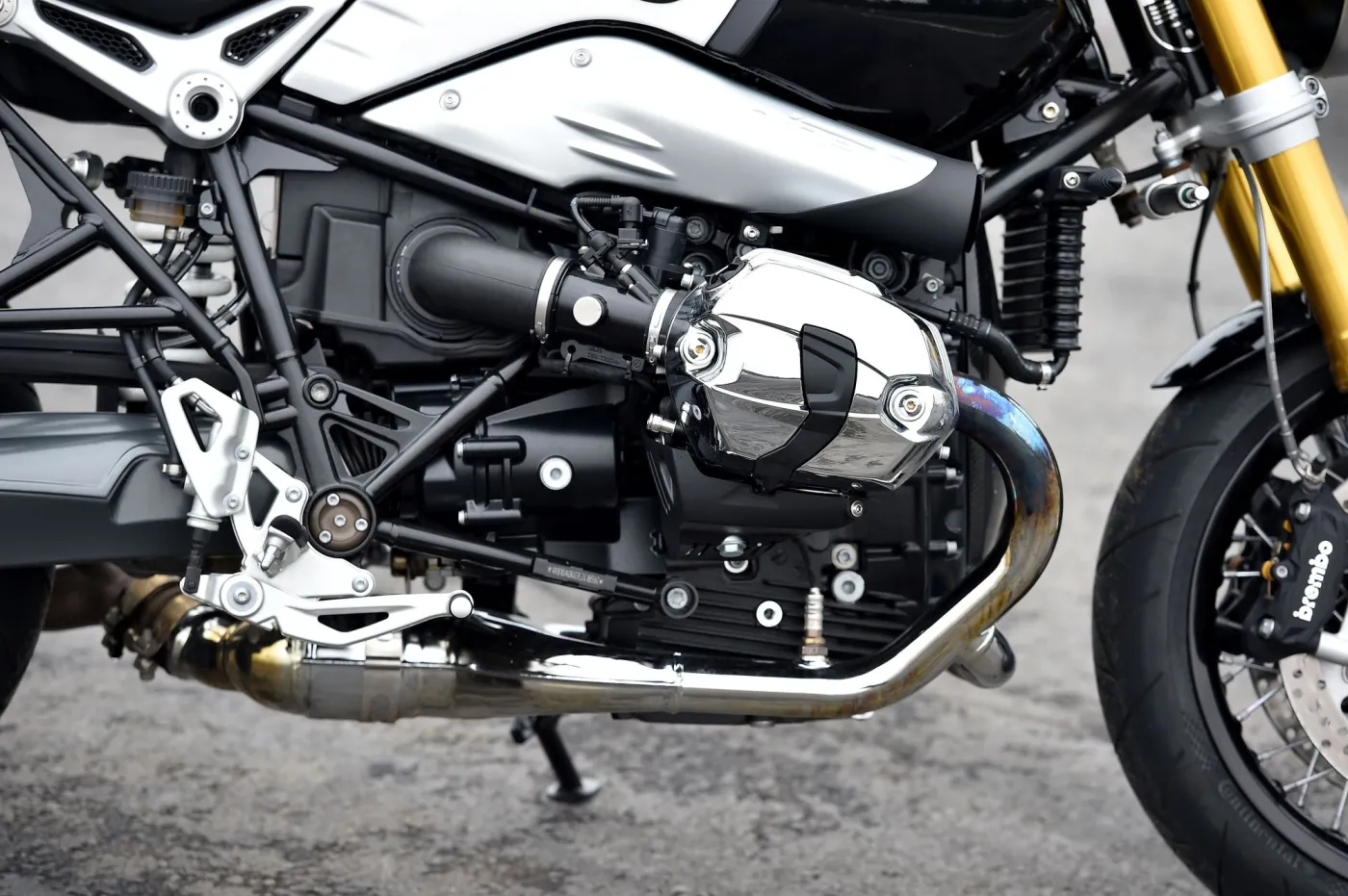 6244098-bmw-r-nine-t.jpg