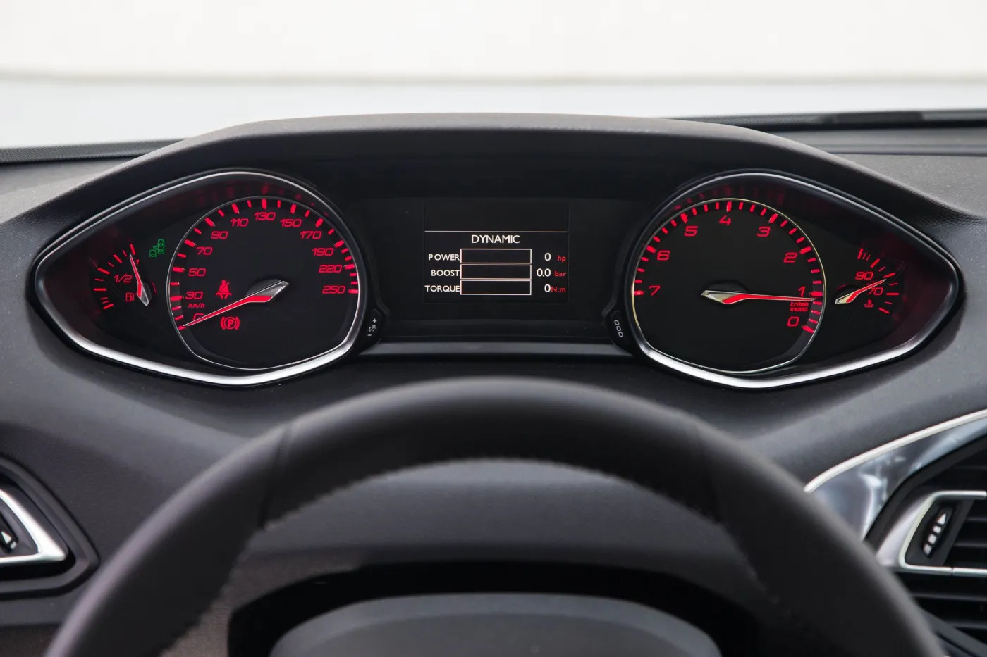 6261594-peugeot-308-sw.jpg