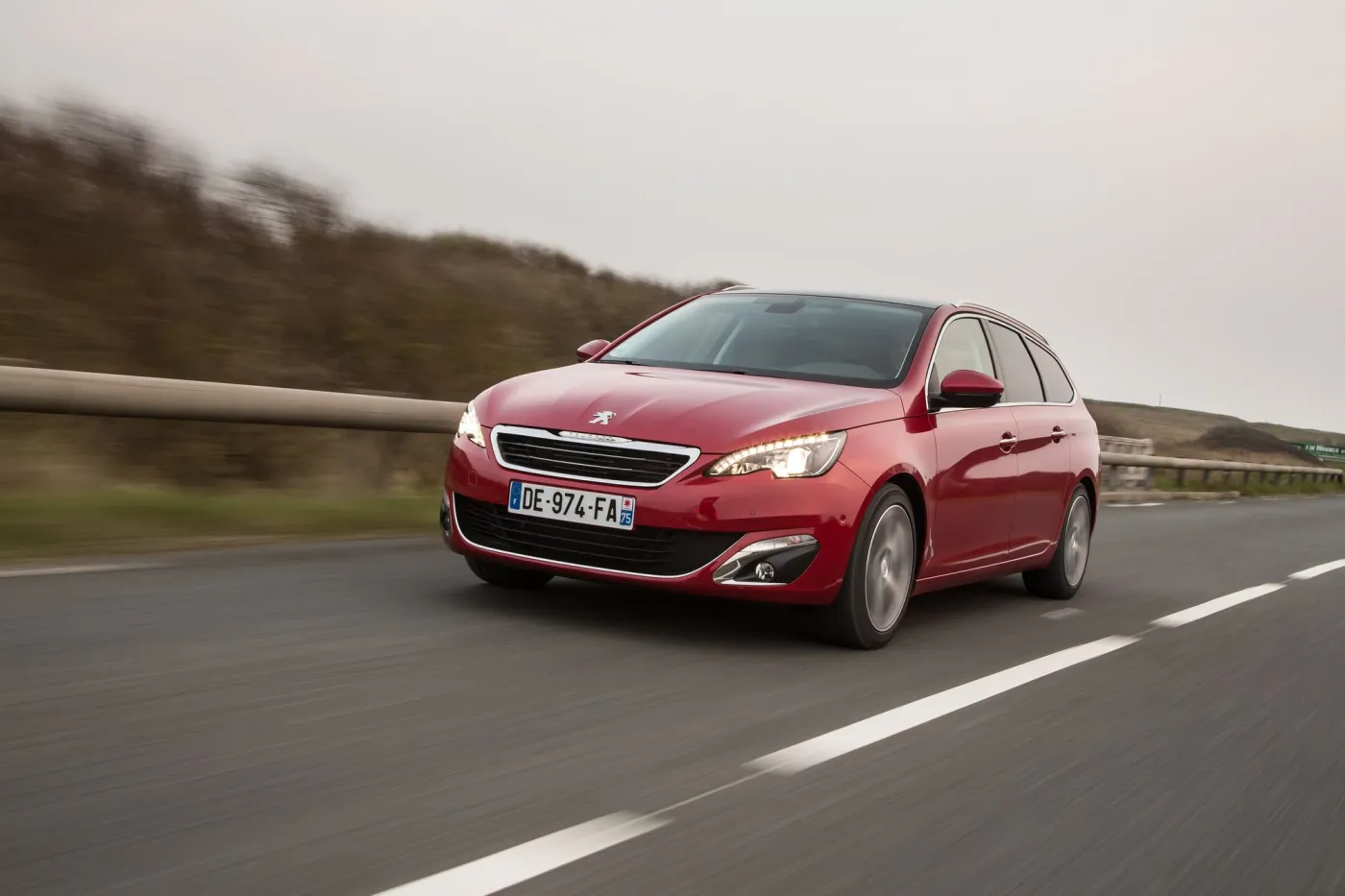 6262354-peugeot-308-sw.jpg
