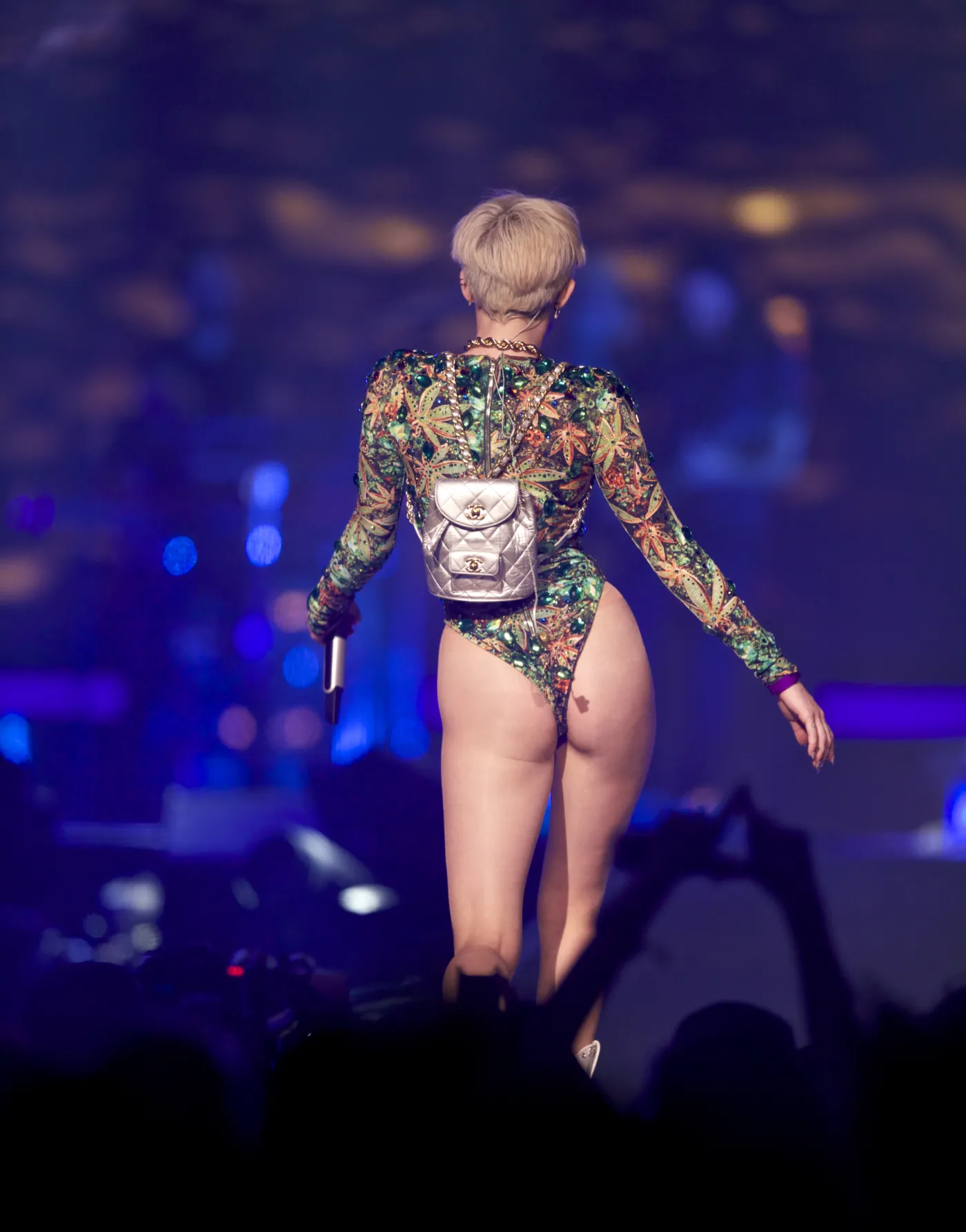 5953119-miley-cyrus.jpg