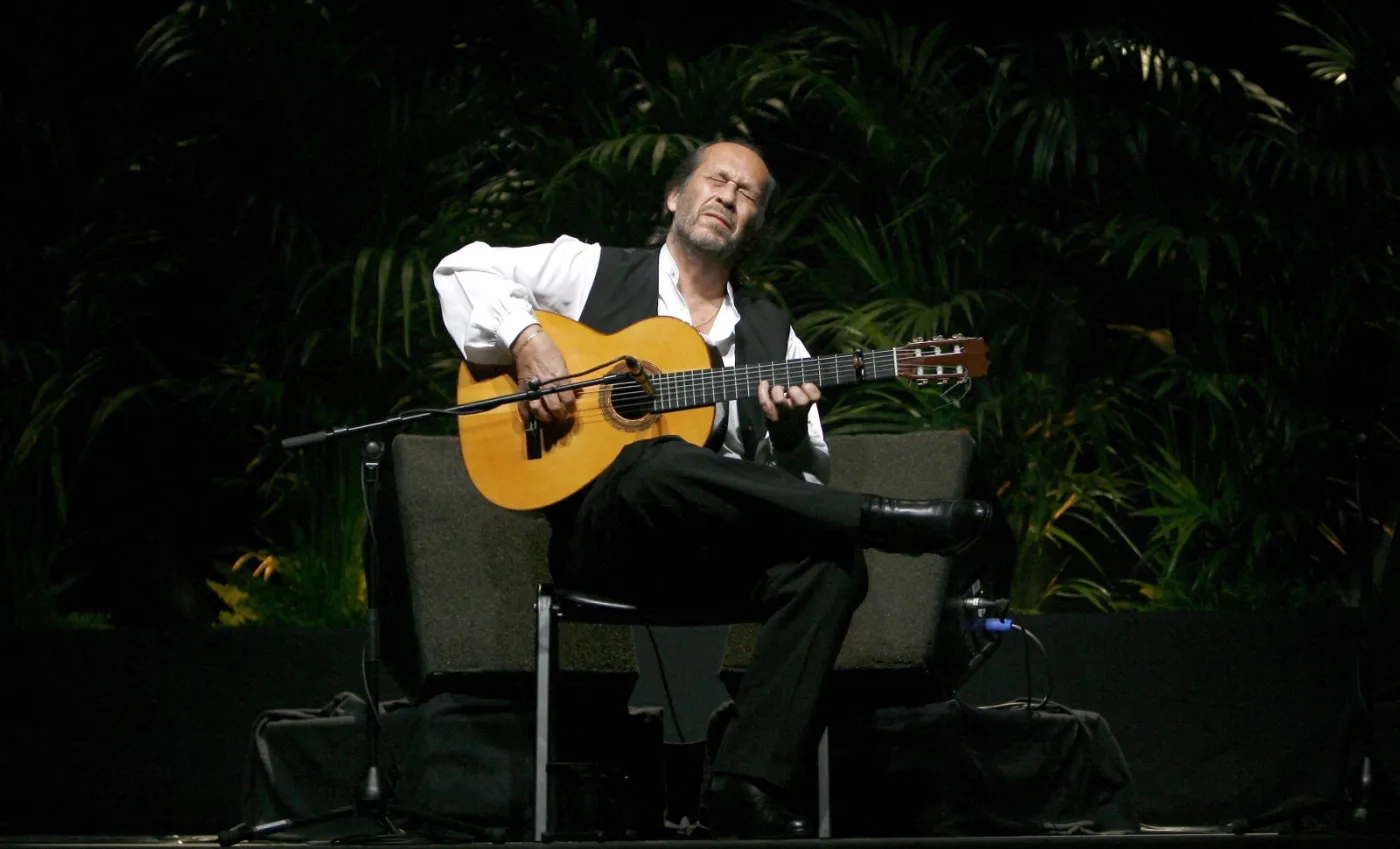 5986555-paco-de-lucia.jpg